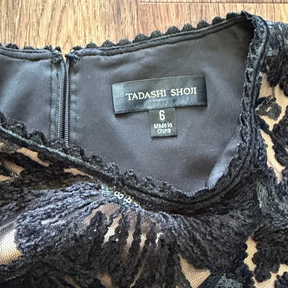 Tadashi Shoji Embroidered Lace Long Sleeve Gown - Picture 6 of 8